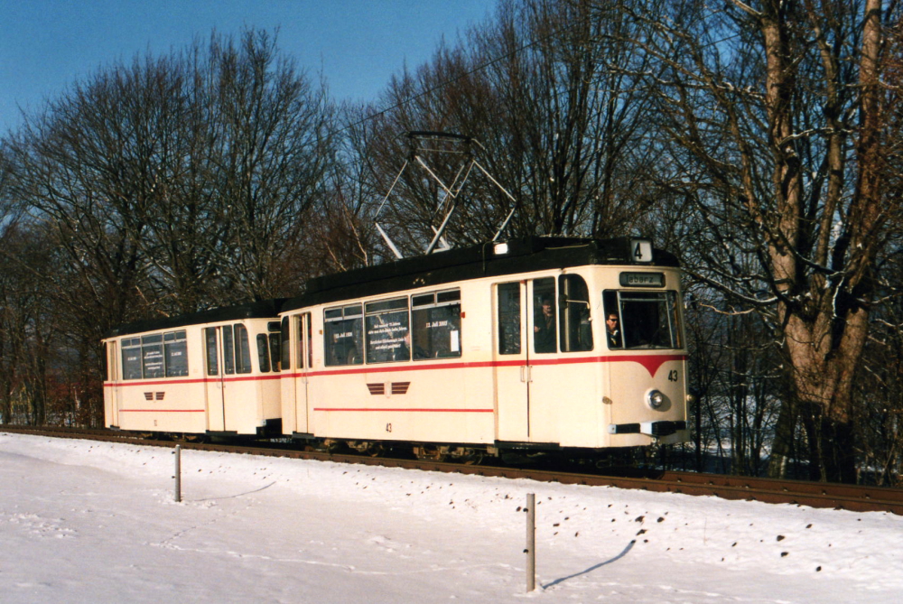 Gothazug auf der verschneiten Thüringer Waldbahn