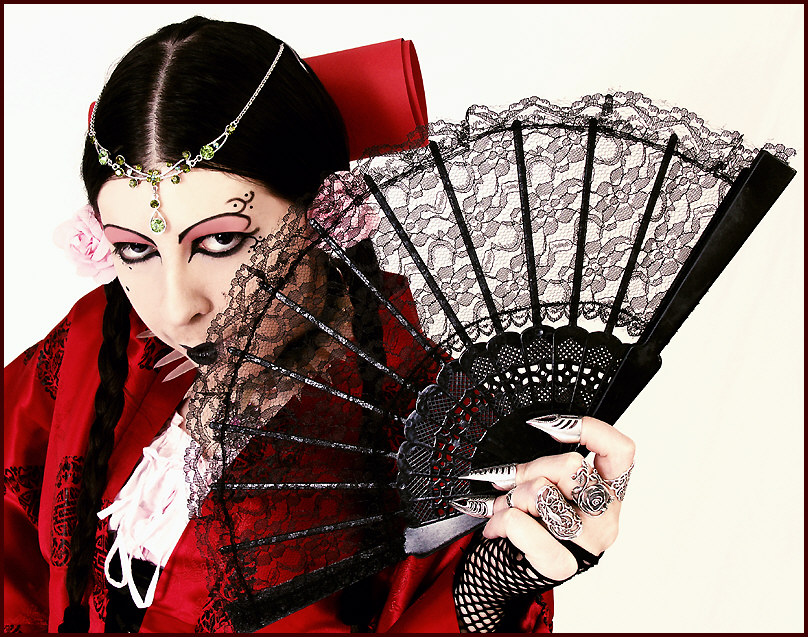 + GOTHIC - GEISHA +