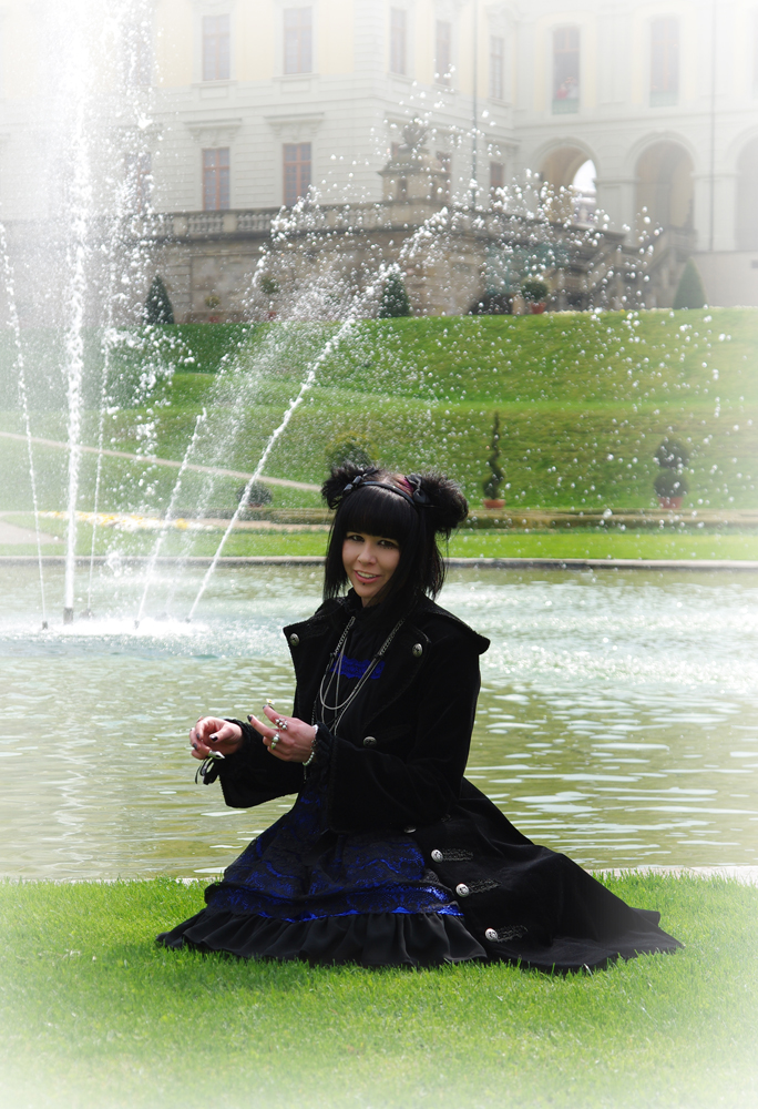 Gothic Lolita im Schlossgarten