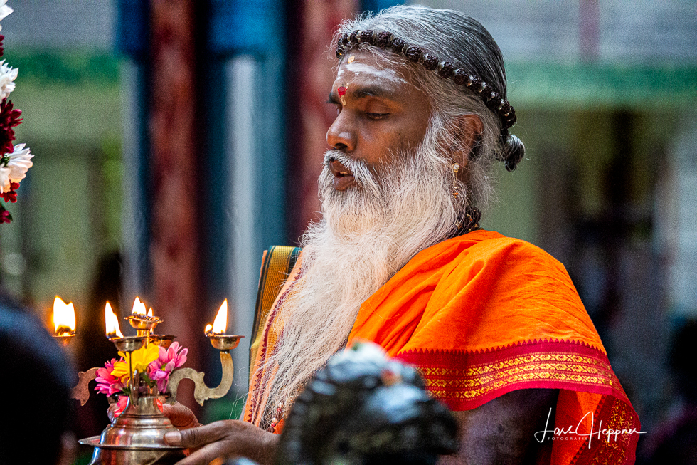 Gottesdienst im Hindu Tempel