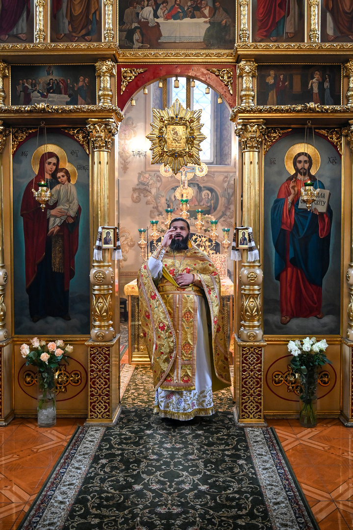 Gottesdienst im Kiewer Höhlenkloster 02