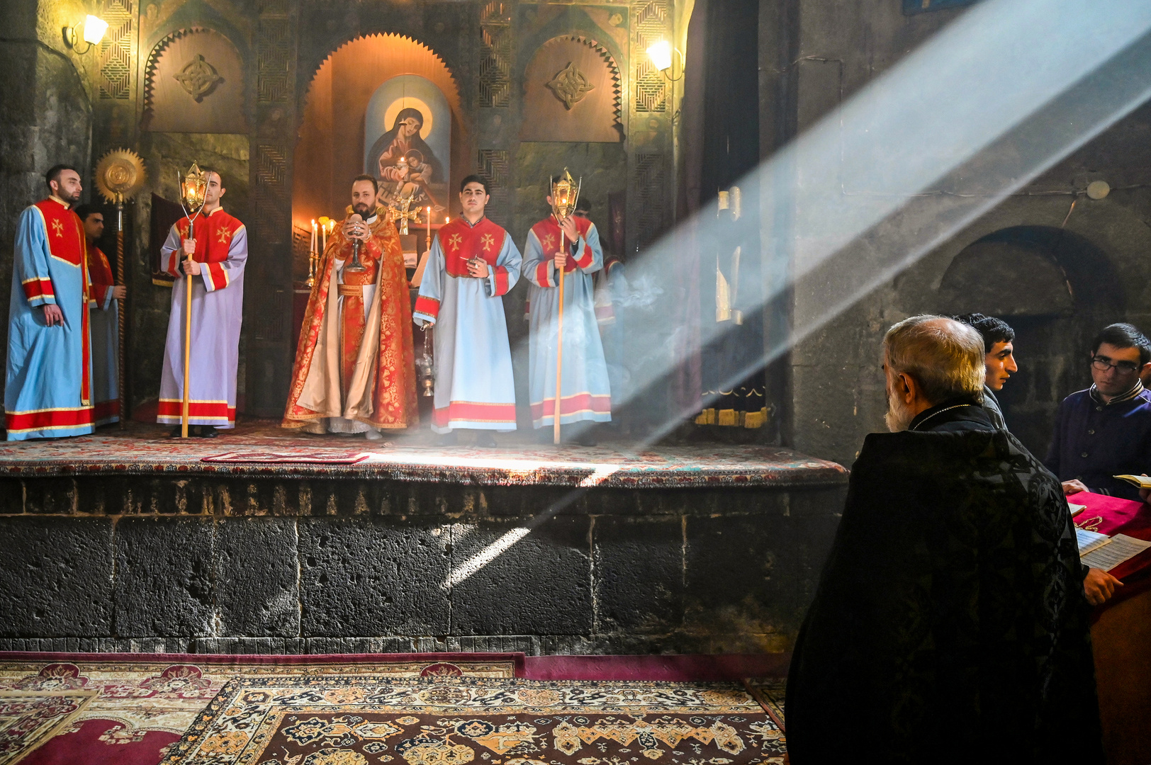 Gottesdienst im Kloster Sevanavank 06