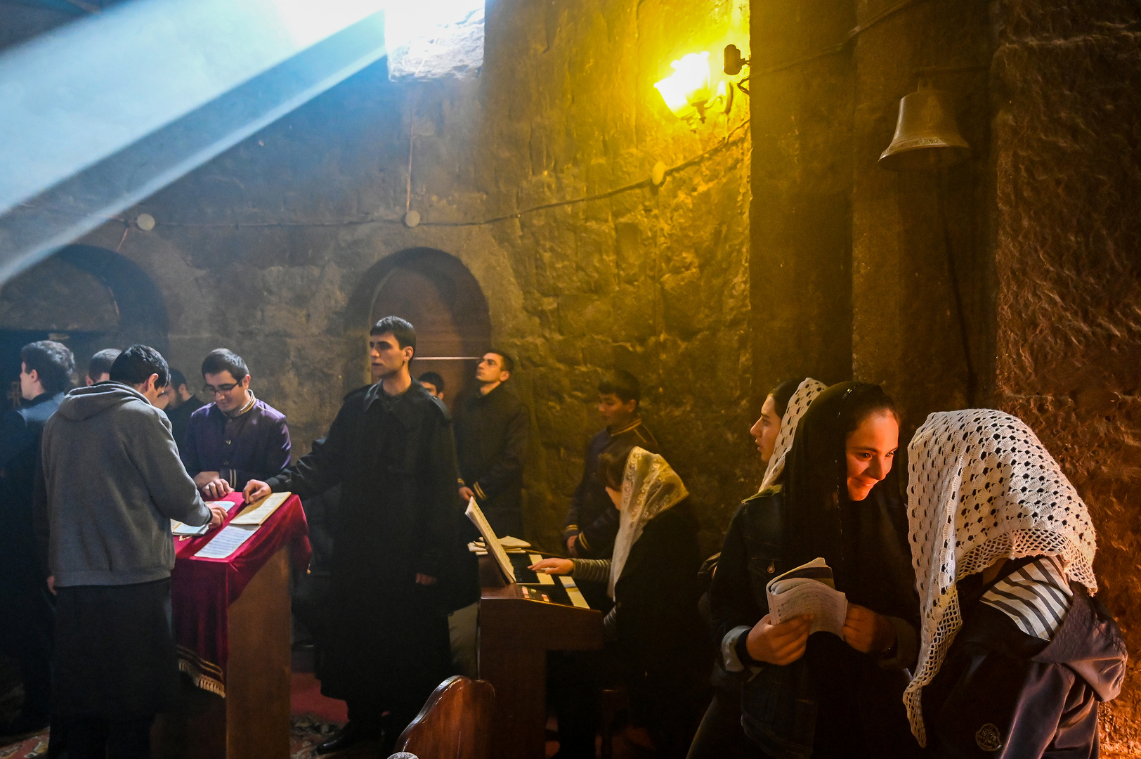 Gottesdienst im Kloster Sevanavank 08