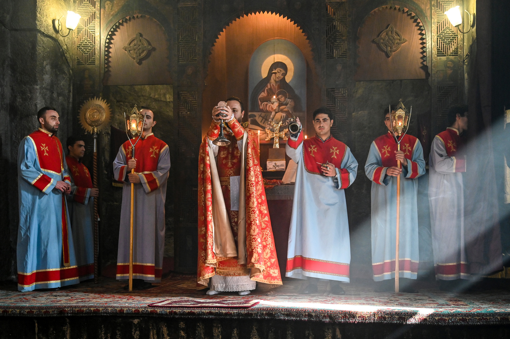 Gottesdienst im Kloster Sevanavank 10