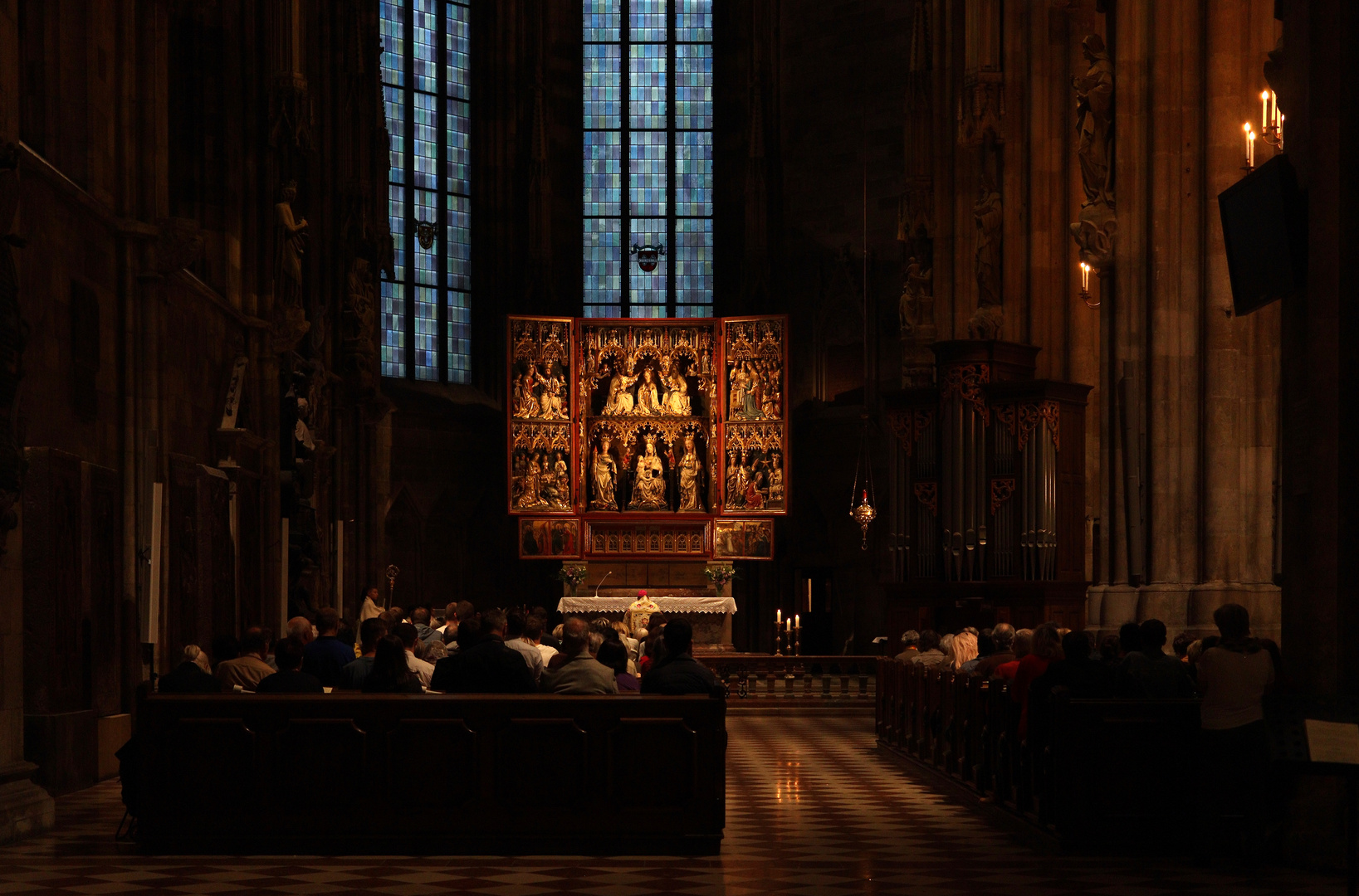 Gottesdienst vor dem Wiener Neustädter Altar