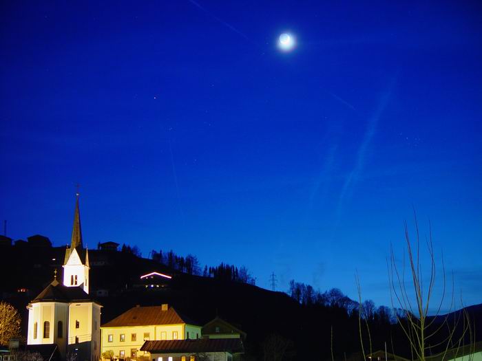 Gotteshäuschen bei Nacht