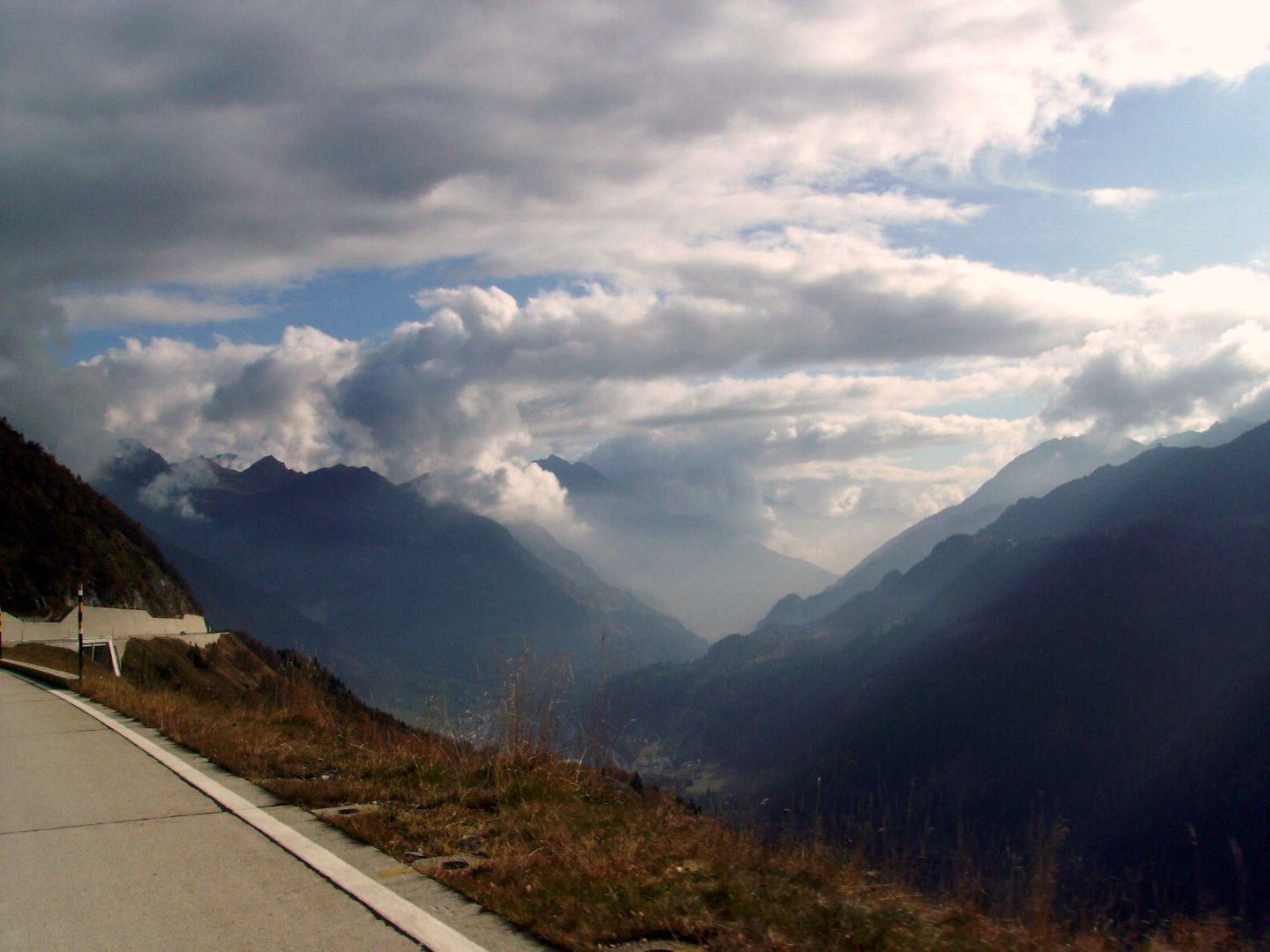 Gotthardpass Südseite im Herbst