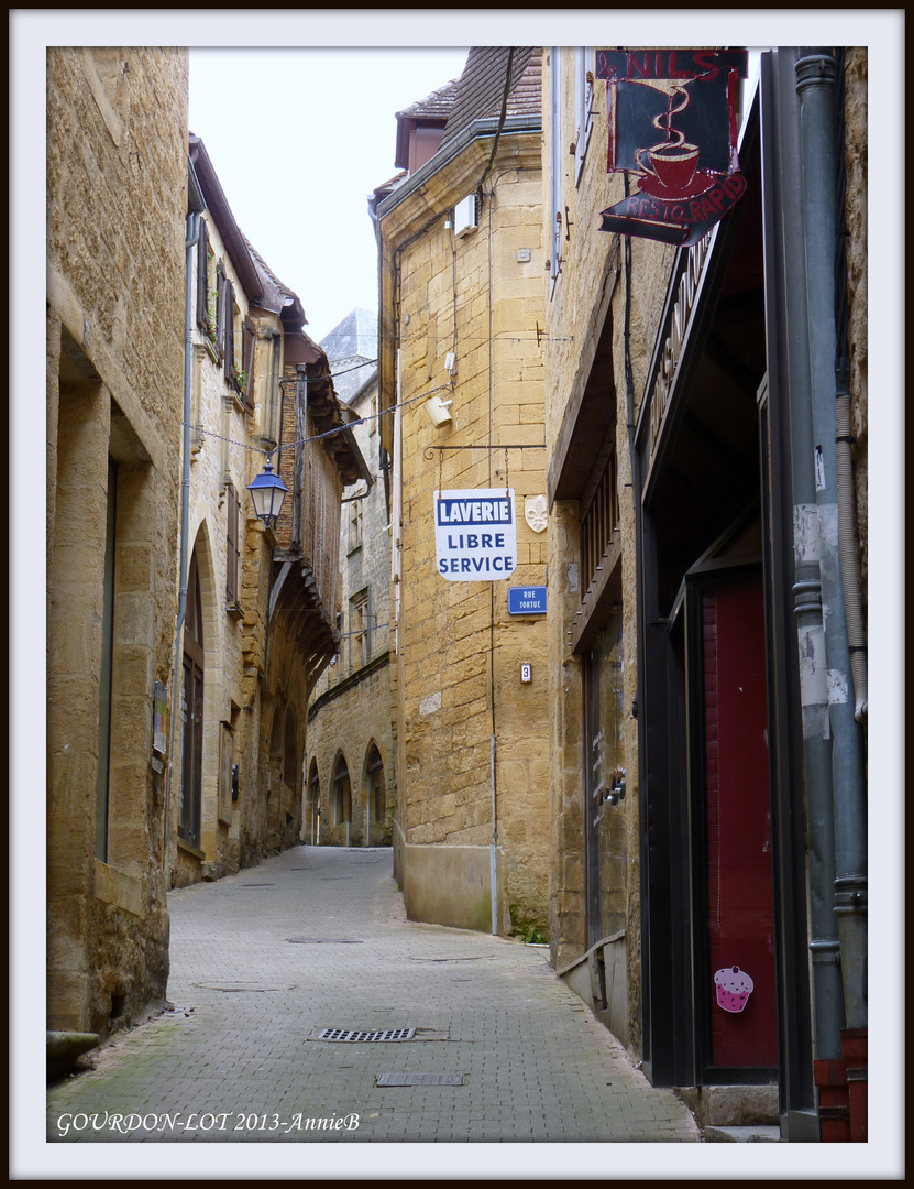 Gourdon dans le LOT. Rue du Majou