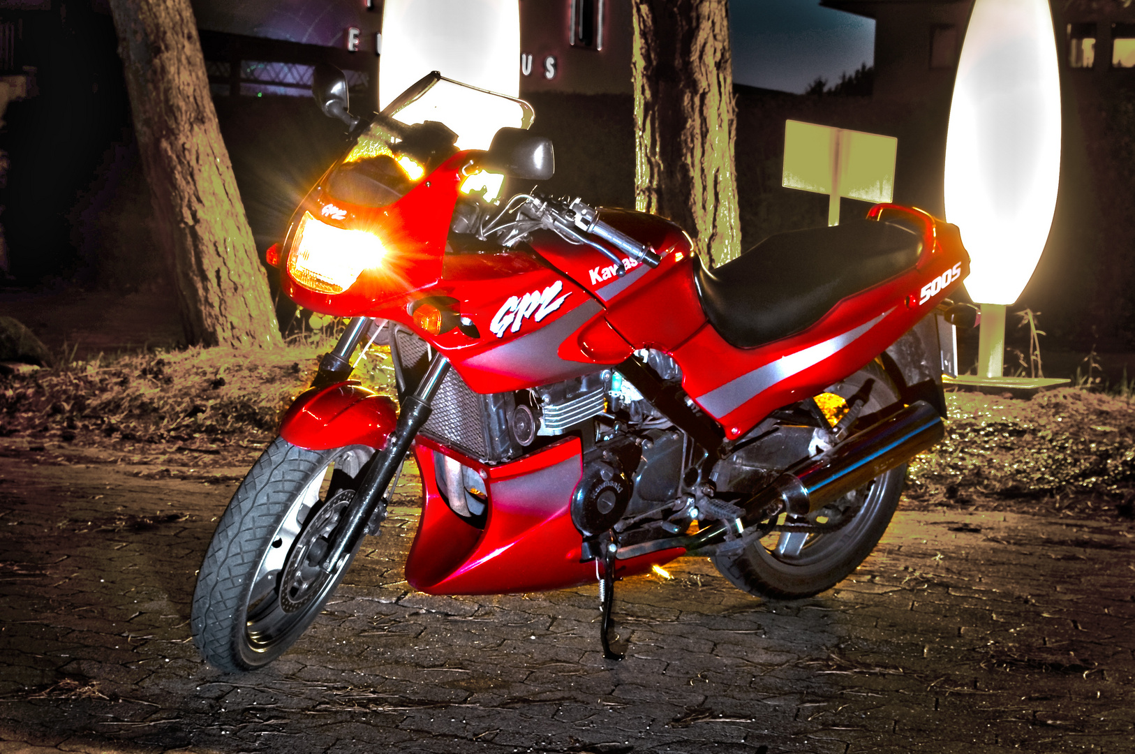 GPZ 500 bei Nacht