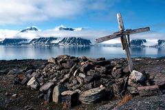 Grab eines Trappers im Raudfjord