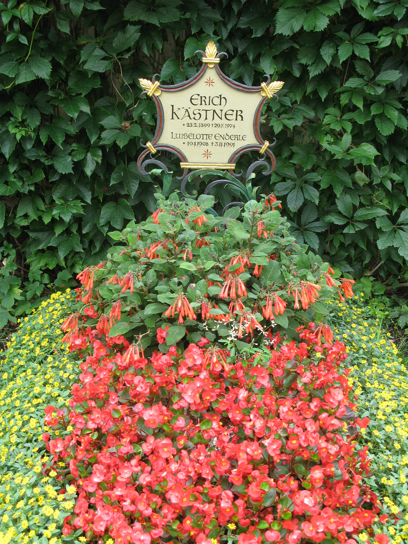 Grab Erich Kästners - im Bogenhausener Friedhof, München