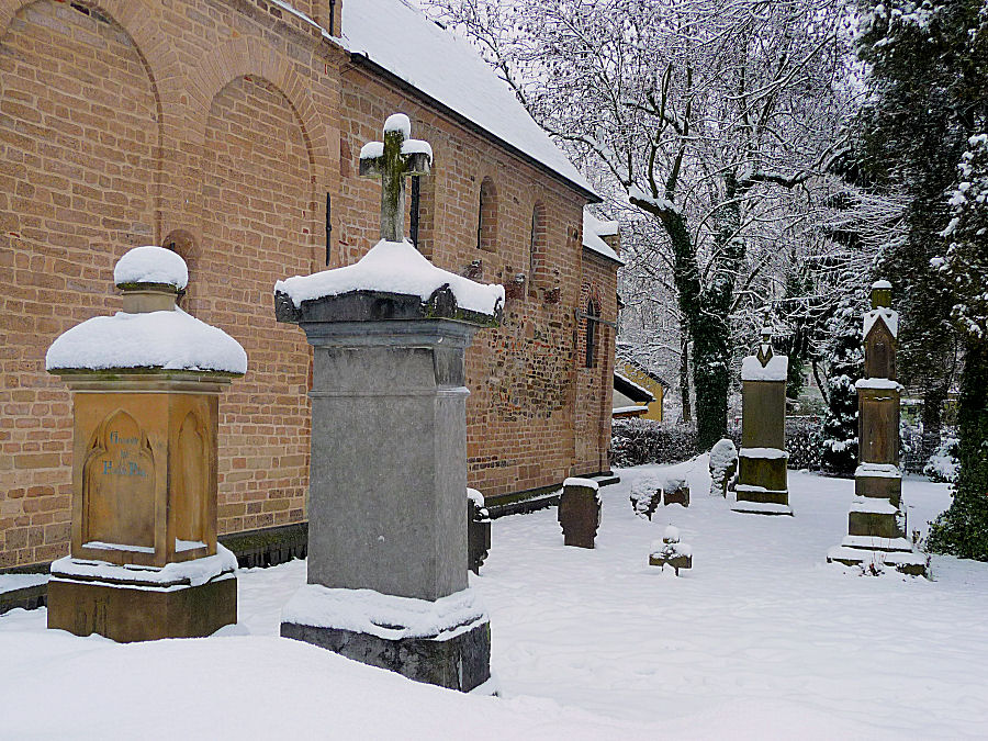 Grabesstille am Krieler Dom