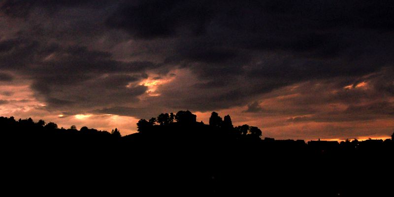 Grabkapelle auf dem Württemberg bei schwerem Unwetter am 11.05.2010