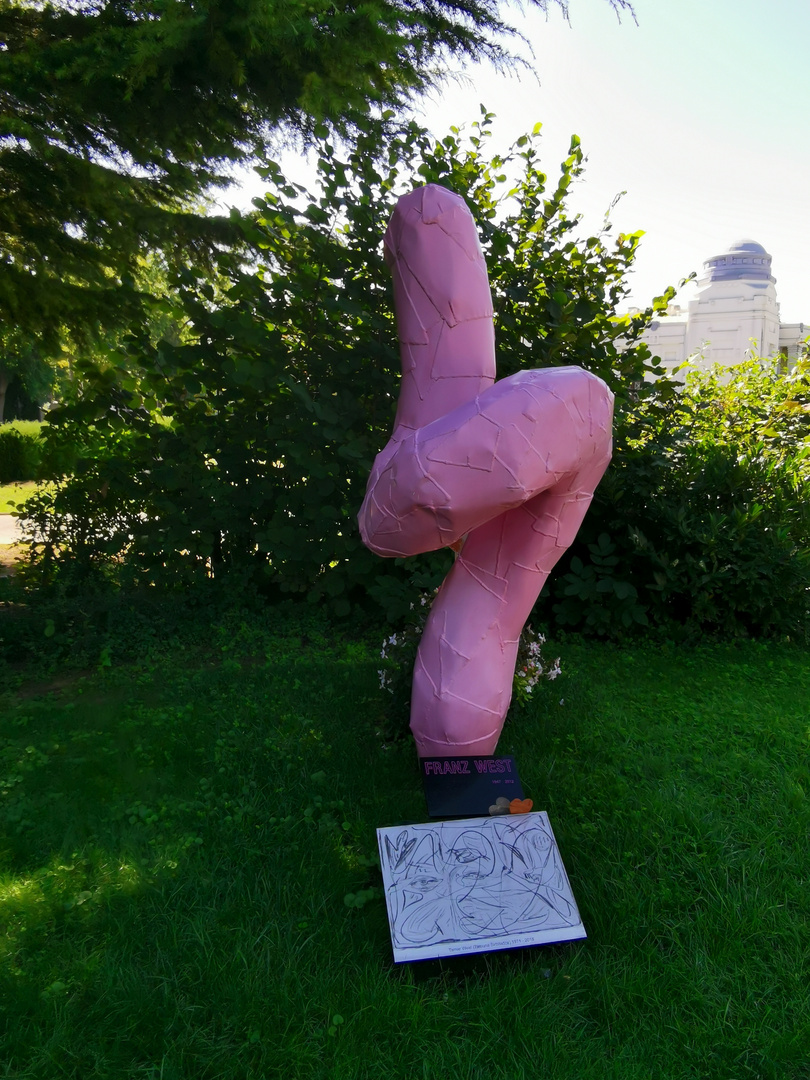 Grabmal des Künstlers Franz West (1947-2012)