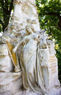 Grabmal für Johann Strauss und Gattin Adele