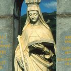 Grabmals-Figur in Lourdes