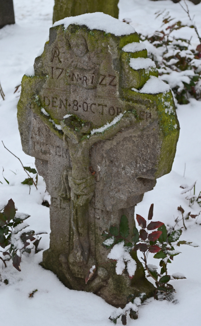 Grabstein an der Kirche in Rheinbreitbach