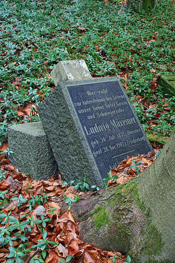 Grabstein auf dem Bergmannsfriedhof Friedrichssegen