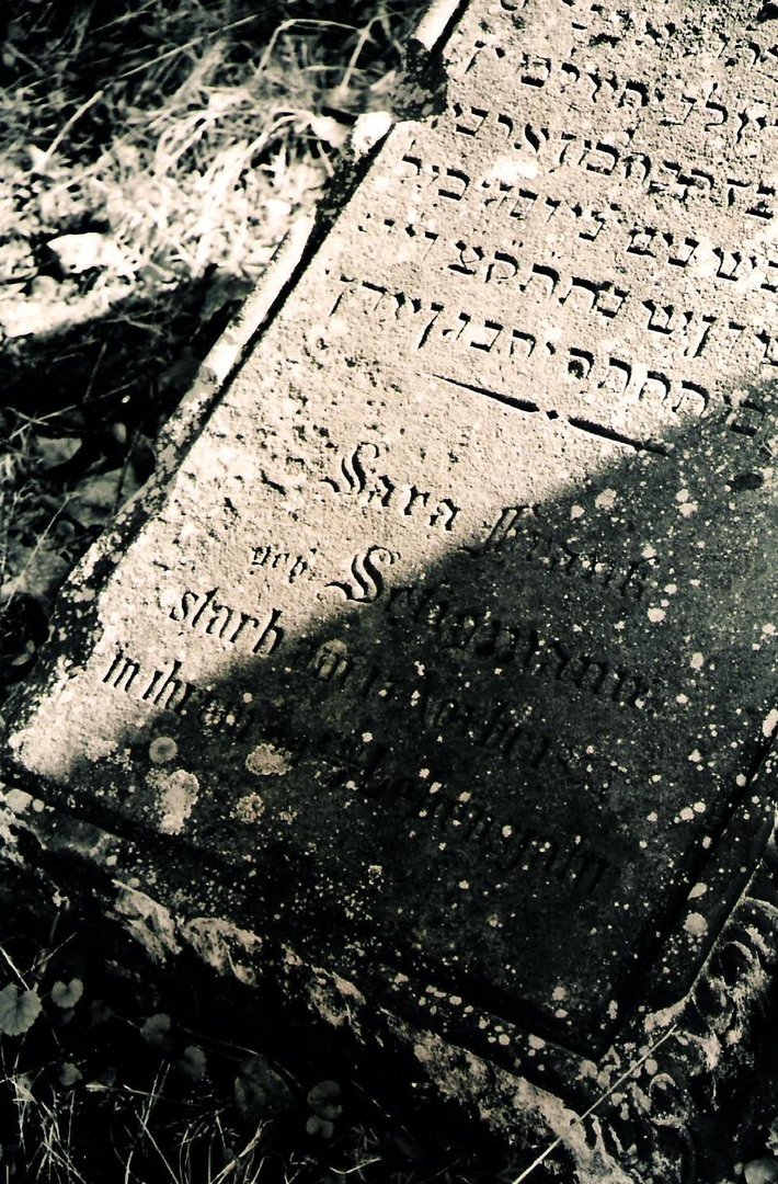 Grabstein auf dem Jüdischen Friedhof Neuss