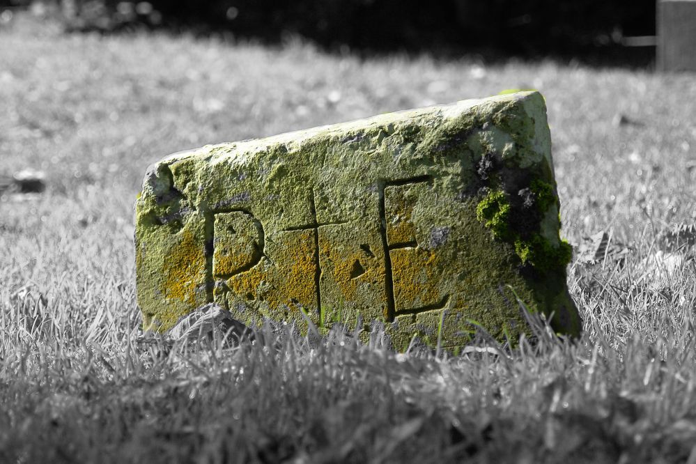 Grabstein in Monasterboice (Irland)