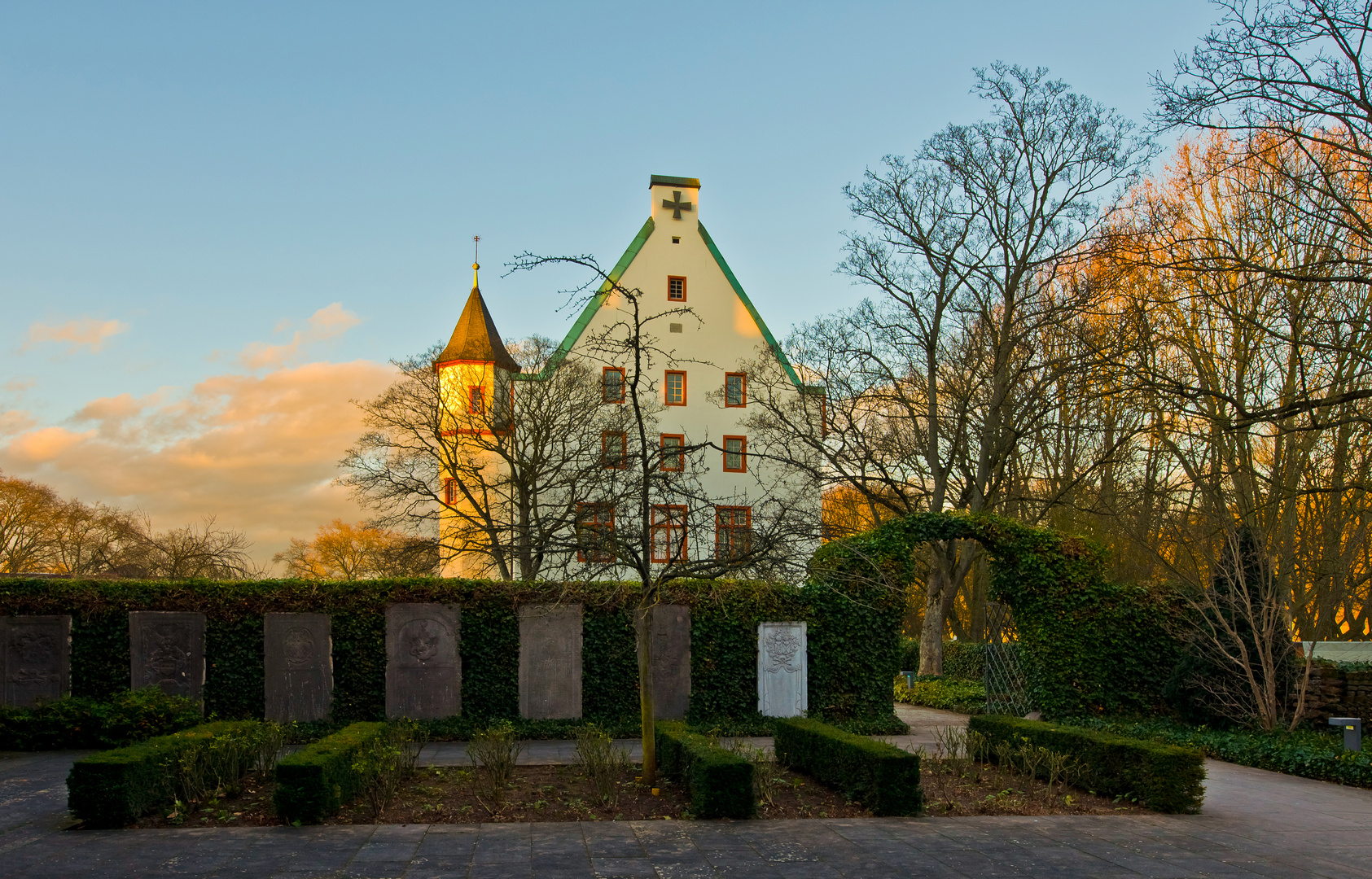 Grabsteine an der Kastorkirche, Deutschherrenhaus, Koblenz