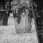 Grabsteine auf einem alten Kriegsfriedhof