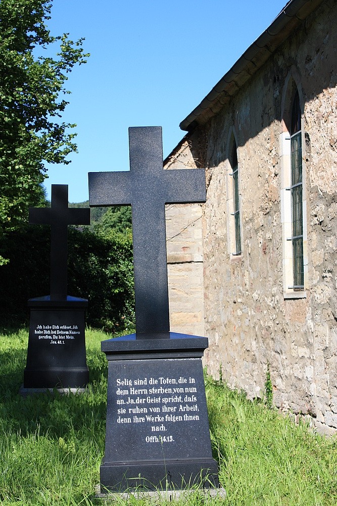 Grabsteine der Familie Ziegesar auf dem Drackendorfer Friedhof