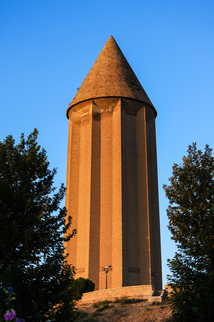 Grabturm Gonbad-e Qabus (1)