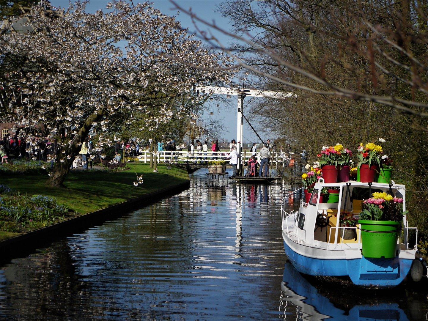 Gracht als Spiegel einer Szene