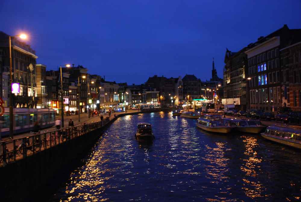 Gracht bei Nacht