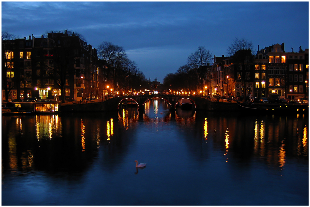 Gracht bei Nacht