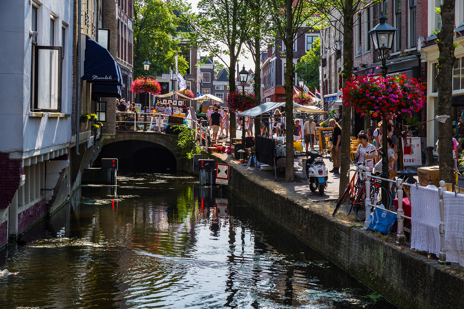 Gracht ... Unterführung ampelgesteuert