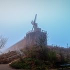 Gradierwerk / Saline mit Windmühle im Nebel