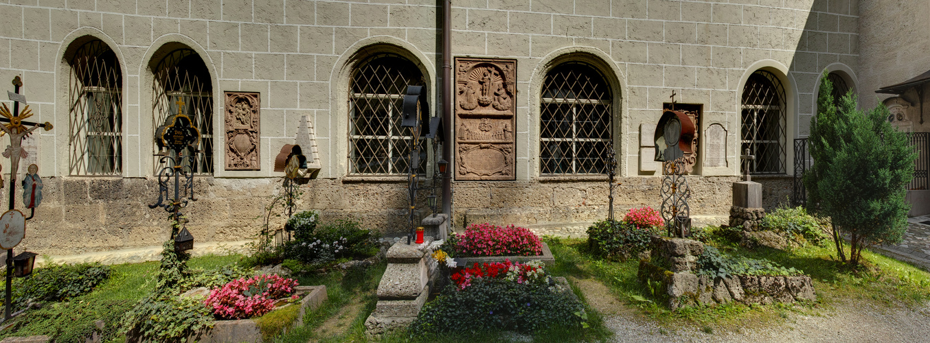 Gräber auf dem Friedhof St. Peter