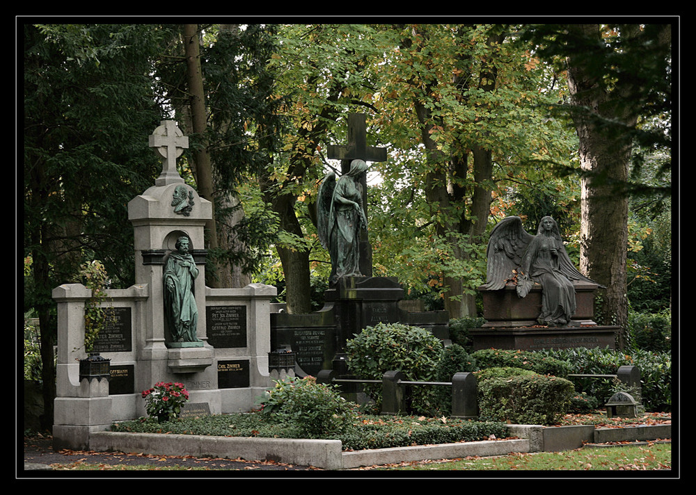 Gräber auf dem Melatenfriedhof in Köln