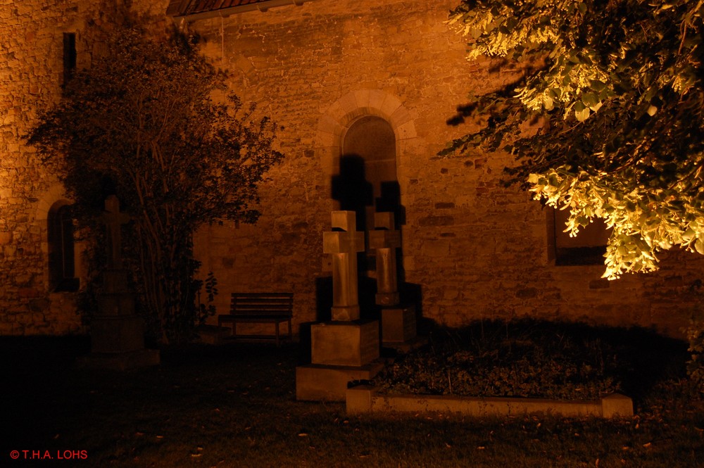 Gräber bei der St. Annenkirche in Wob