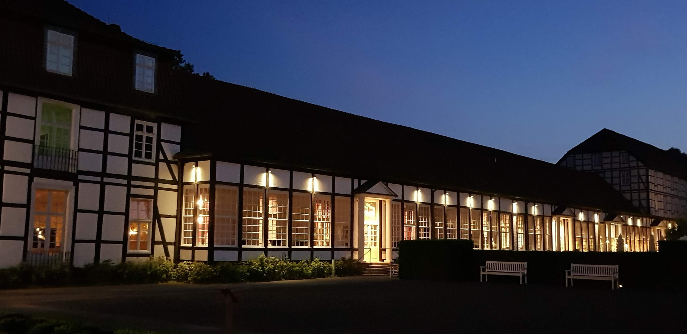 Gräflicher Park und Hotel Bad Driburg zur blauen Stunde Foto & Bild fassaden, reisen Gräflicher Park und Hotel Bad Driburg zur blauen Stunde Foto & Bild fassaden, reisen