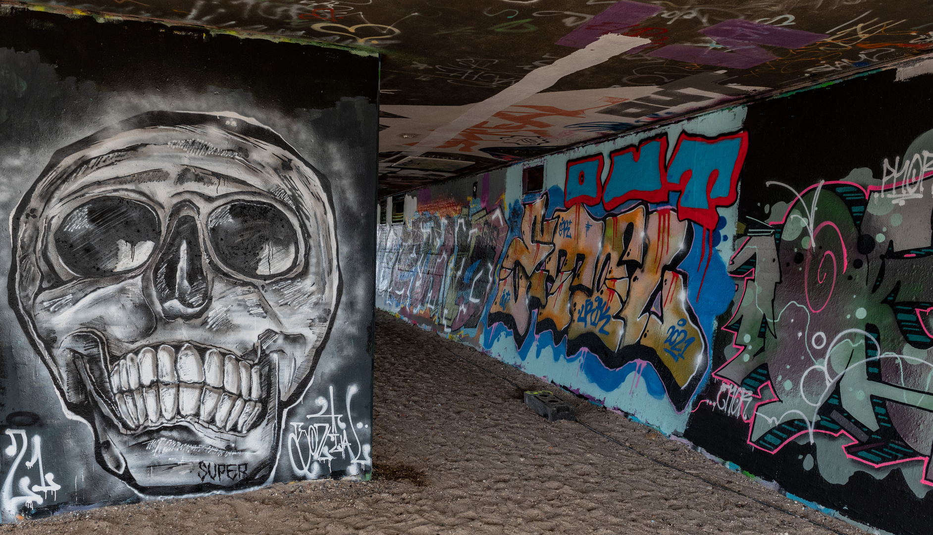 Graffiti am Hallenbad in Laboe Oktober 21