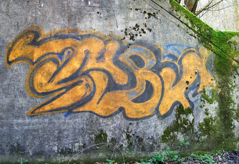 Graffiti an Bahnunterführung