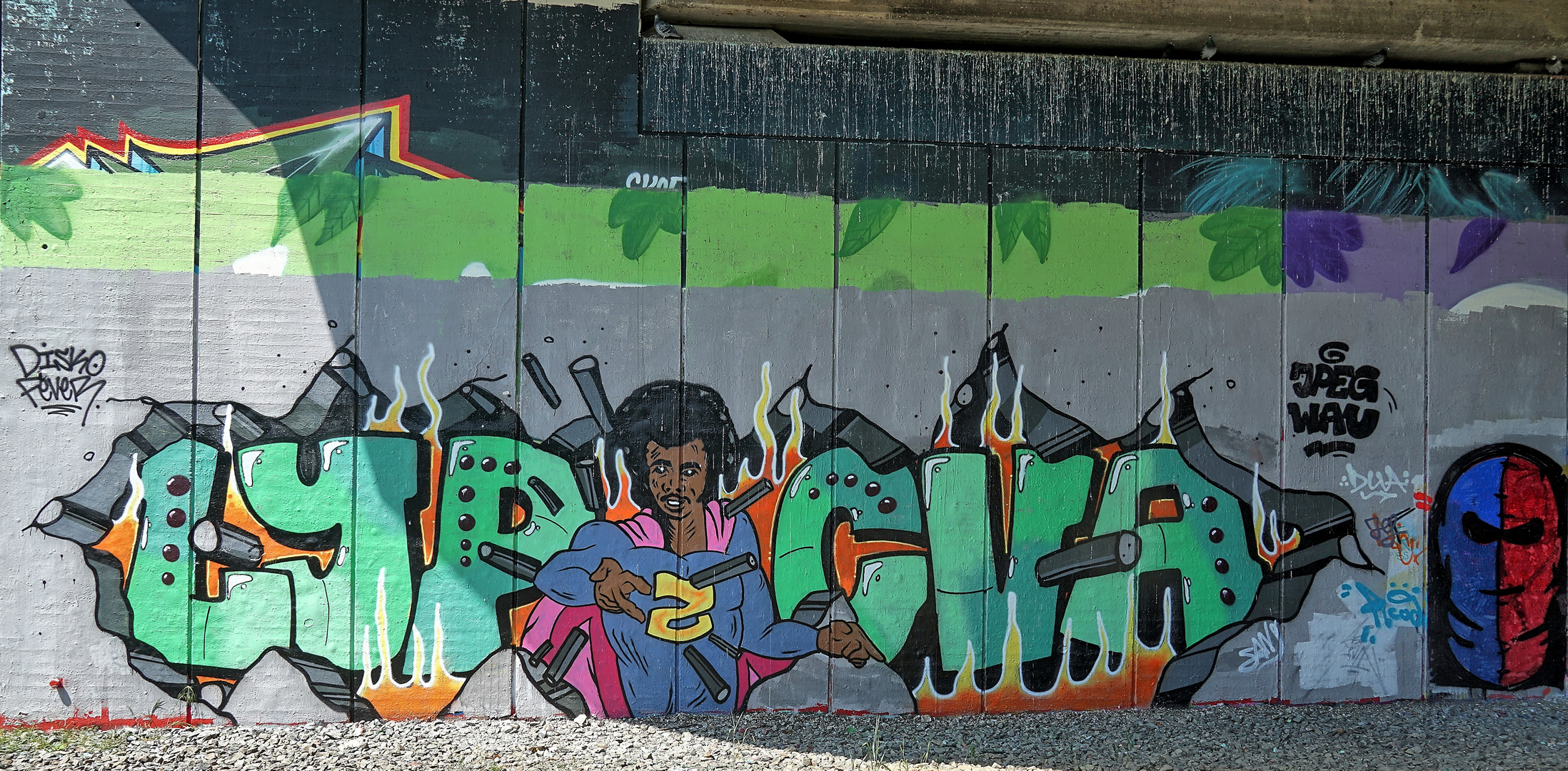 Graffiti an der Nordbahn-Trasse