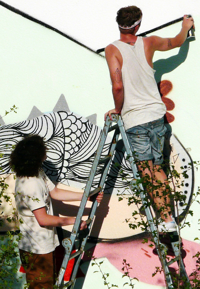 graffiti artist in action (2)