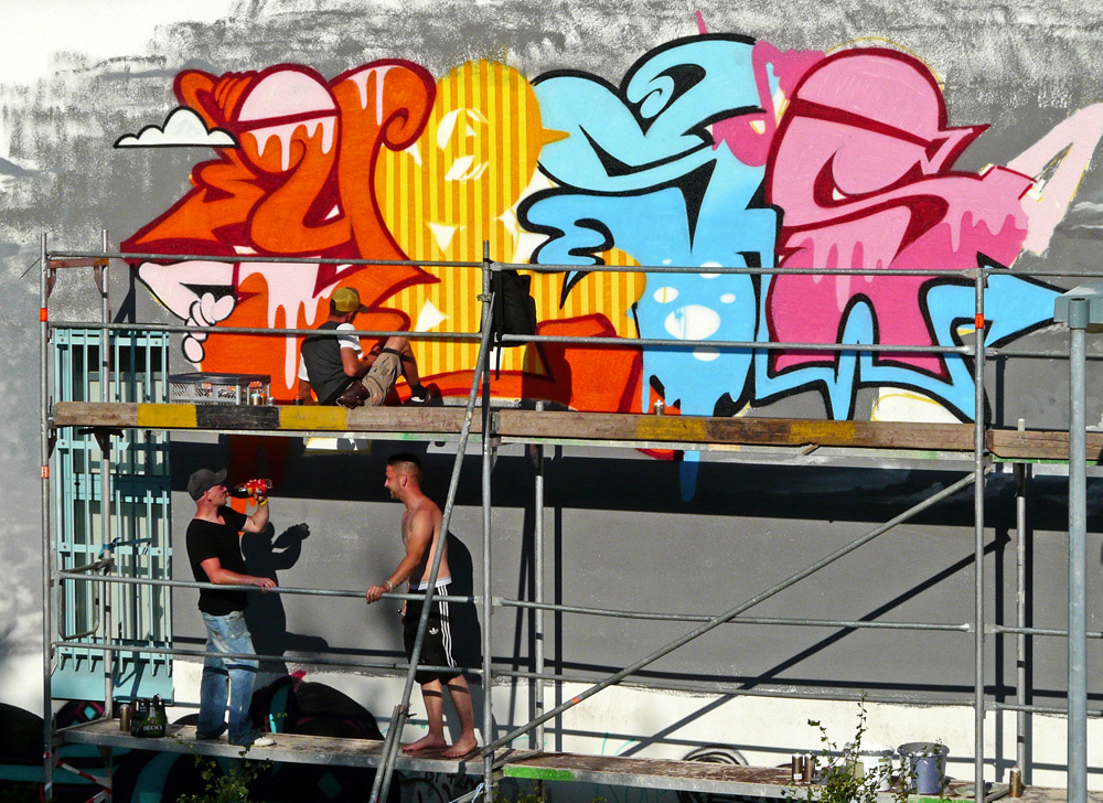 graffiti artists in action (2)