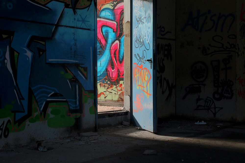 graffiti entrance