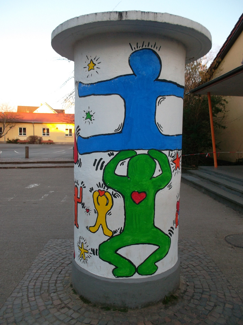 Graffiti-Herz-Litfaßsäule 