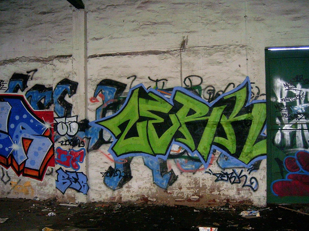 Graffiti in alter Lagerhalle