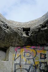 Graffiti in einer deutschen Weltkrieg II - Hinterlassenschaft an der dänischen Nordseeküste