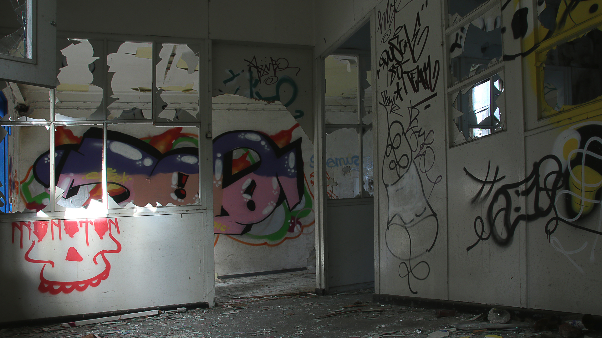 graffiti meets lost places