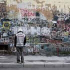 Graffiti, on wall dedicated to Victor Tsoi, off ul. Arbat, Moscow / RUS