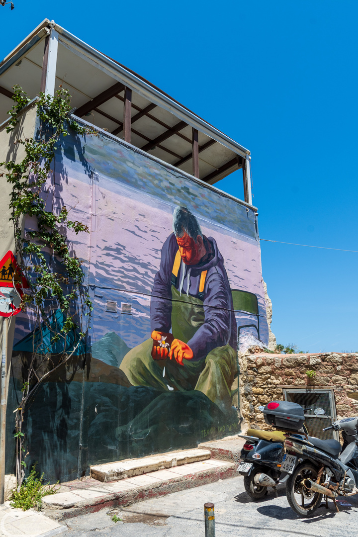 Graffiti wall harbor Heraklion 7