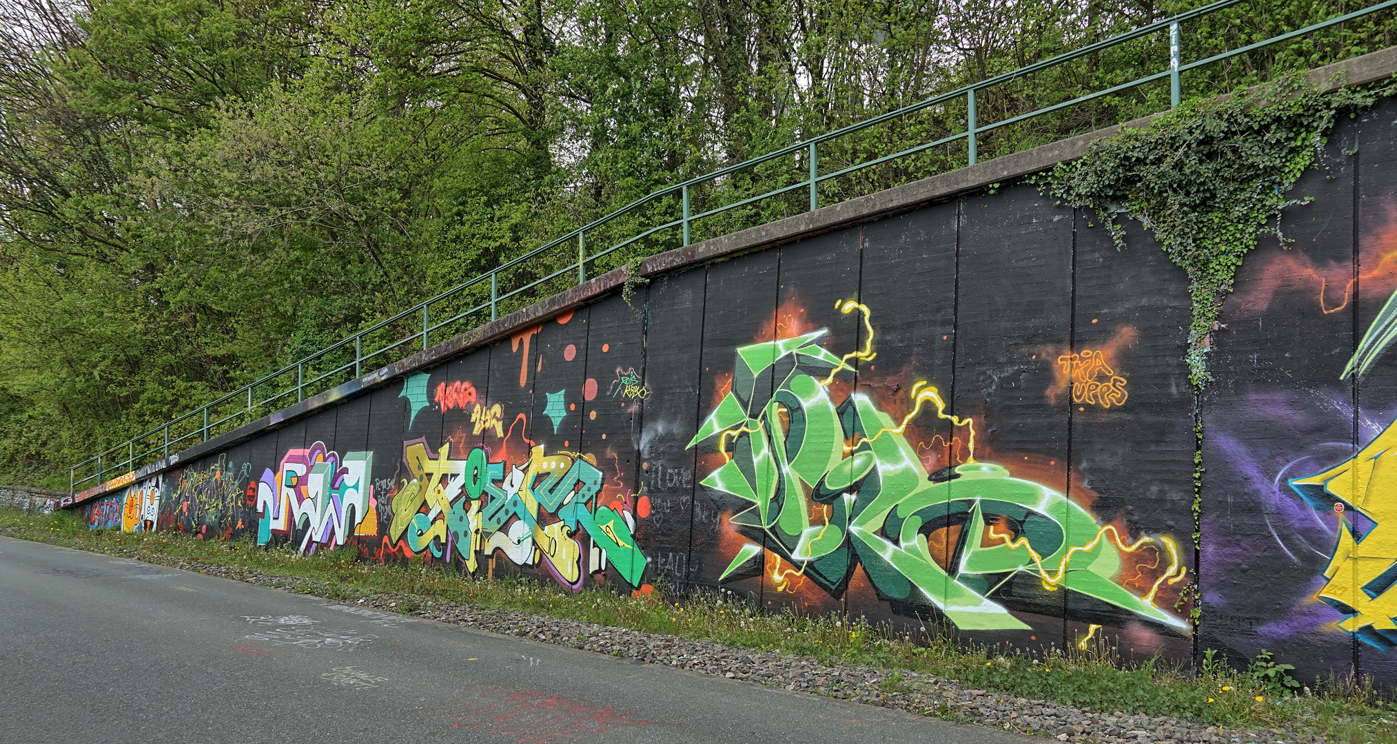 Graffitis an der Trasse